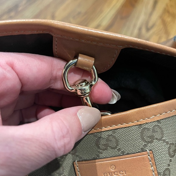 🎉 HOST PICK 🎉 Gucci travel bag overnight luggage bag NEVER CARRIED!   🔥🔥 - Picture 4 of 15